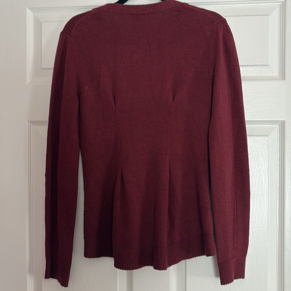 Cabi Maroon "Catch" Cotton Garnet Red Fitted Tailored Cardigan, Size xsmall - Picture 2 of 7